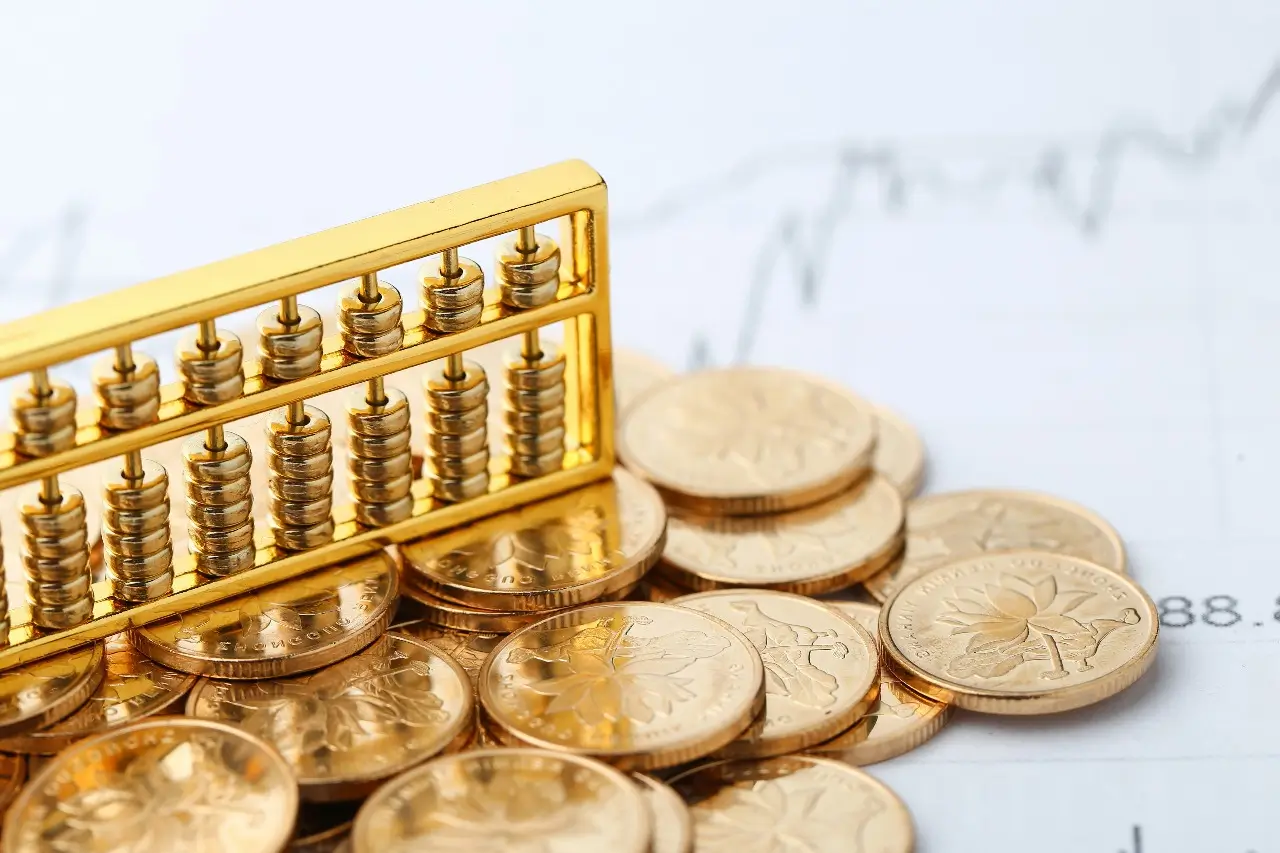 Harga Emas 2 April 2025 Turun Usai Cetak Rekor, Peluang atau Ancaman?